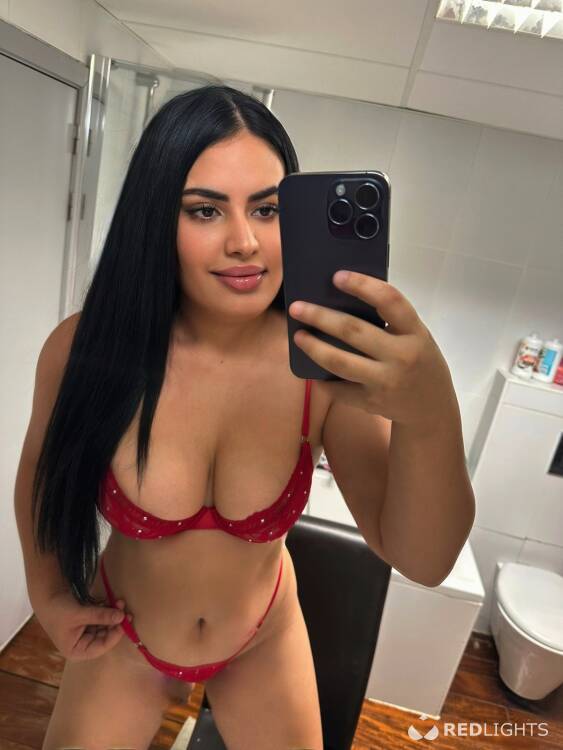 Priv&eacute; ontvangst New Cristina full services without condom