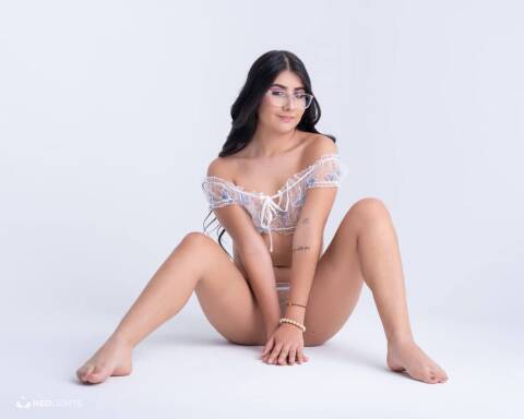 Priv&eacute; ontvangst Ema hot hot hot