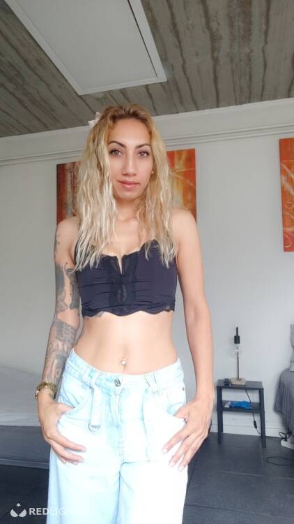 Escort Ella