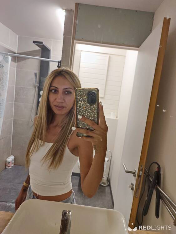 Escort Ella
