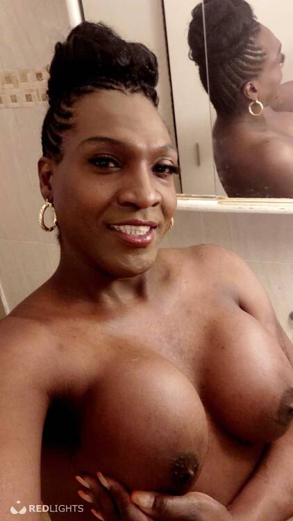 Escort NAOMI