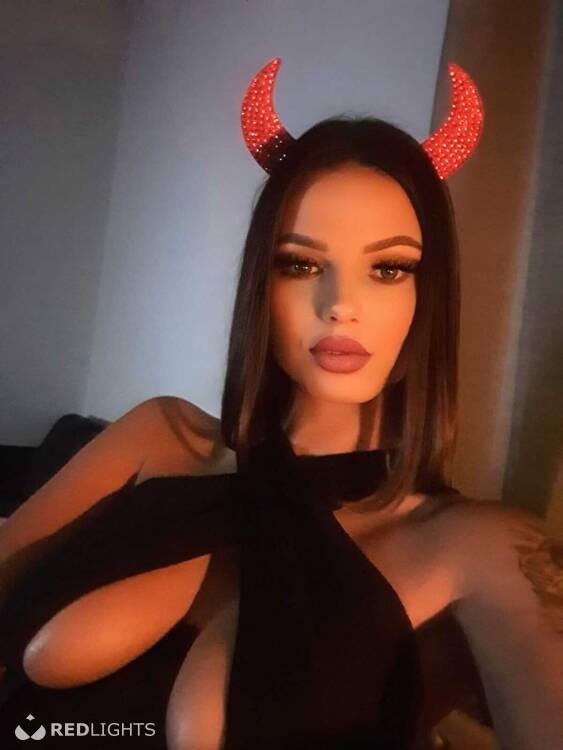 Escort ELENA