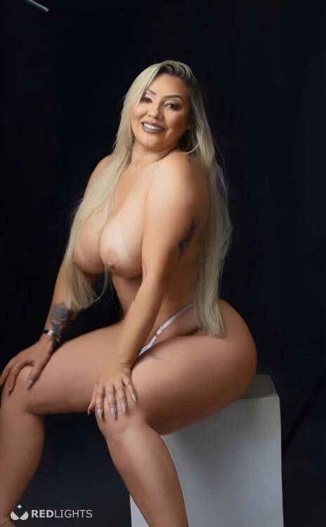 Privé ontvangst Flavia blonde