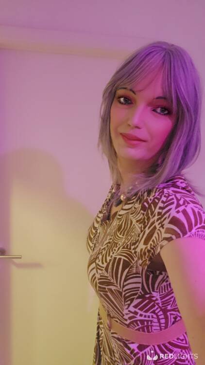 Priv&eacute; ontvangst Lotte Tgirl NL/BE