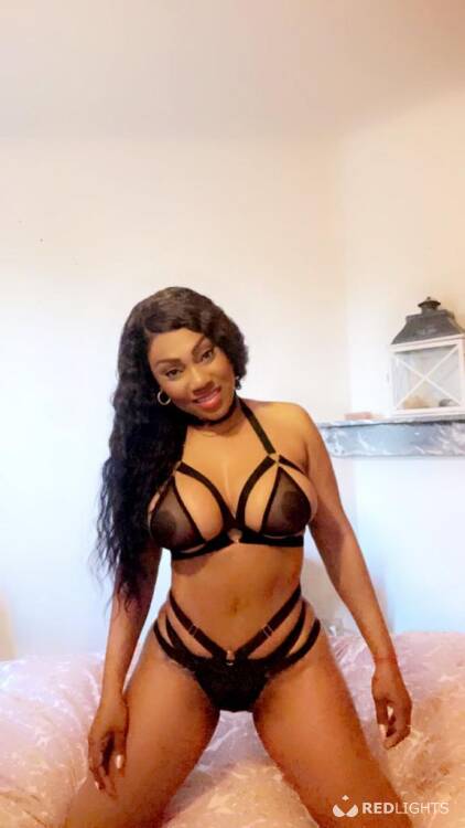 Privé ontvangst LUIZA NEW GIRL