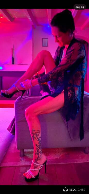 Escort Squirting Merel