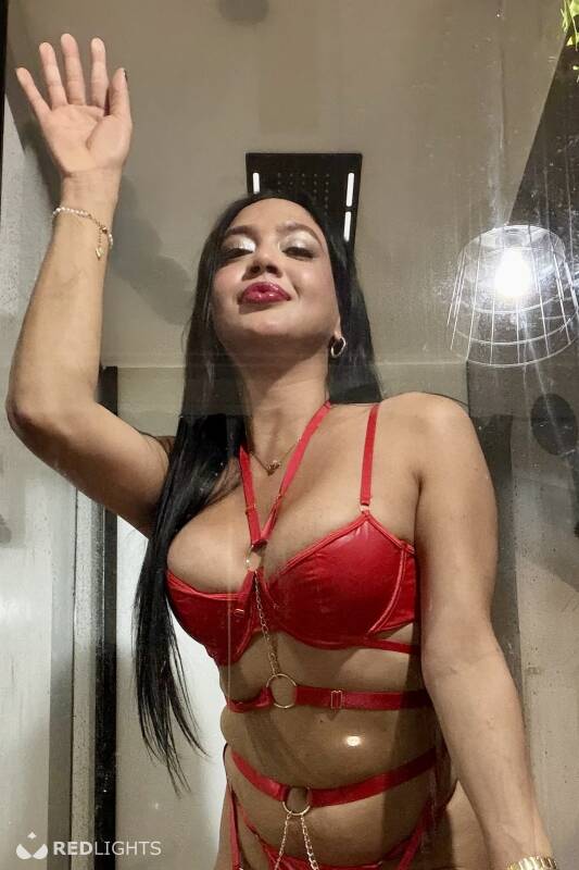 Angela ts dominant (Foto)