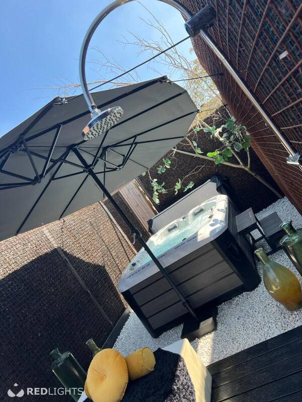 NIEUWE OPENINGSTIJDEN! Divina Paal (Foto)
