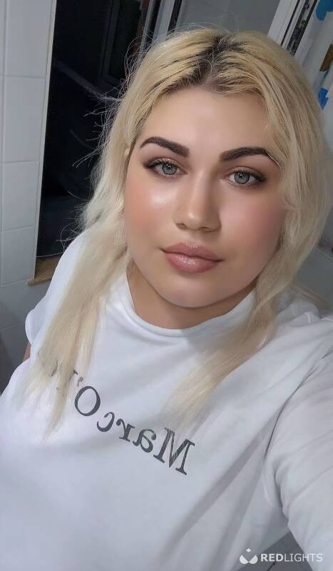 Sara cute ready for a fun GFE XX (Foto)
