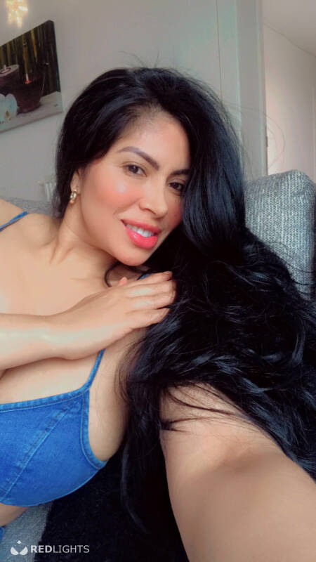 Juli I\'ll receive you at my private home (Foto)