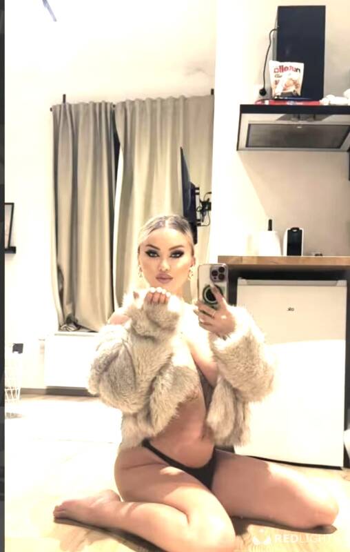 ESCORT Cristina I confirm the photos on WhatsApp. (Foto)