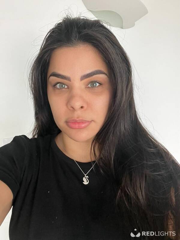 TATI CHAUD | Brésilienne (Foto)