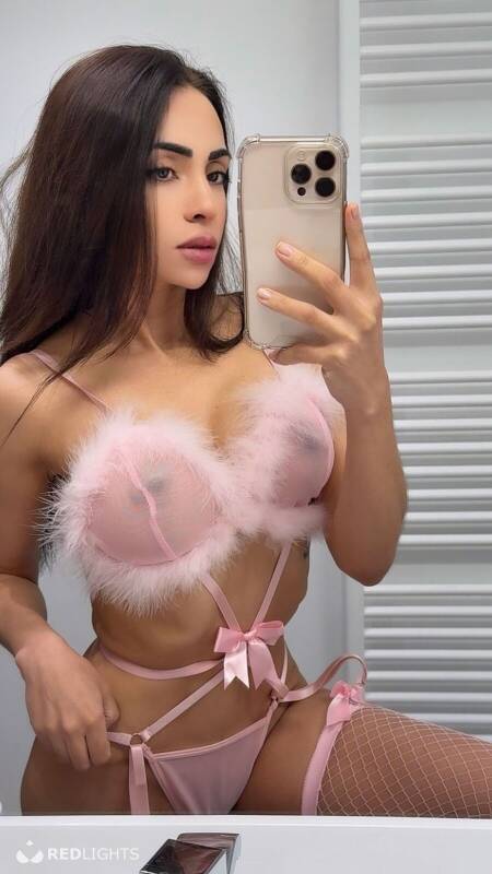 Anitta Petite (Foto)