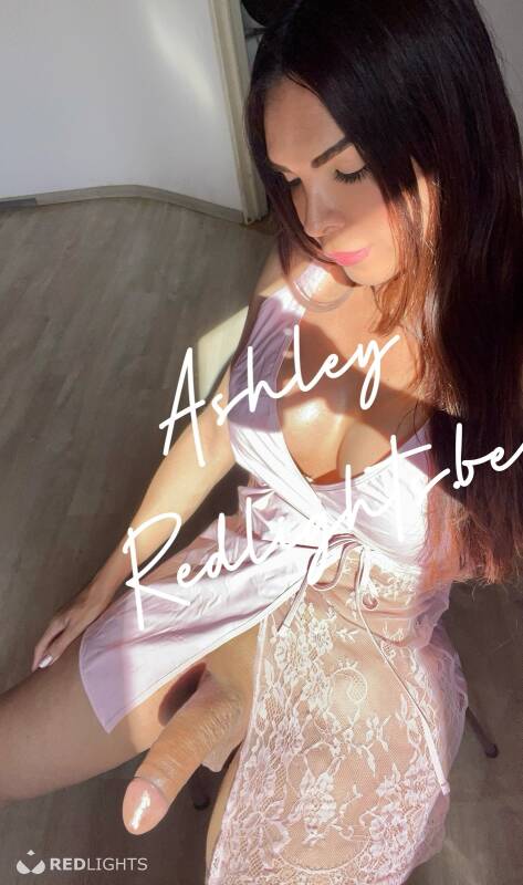 Naughty Ashley (Foto)