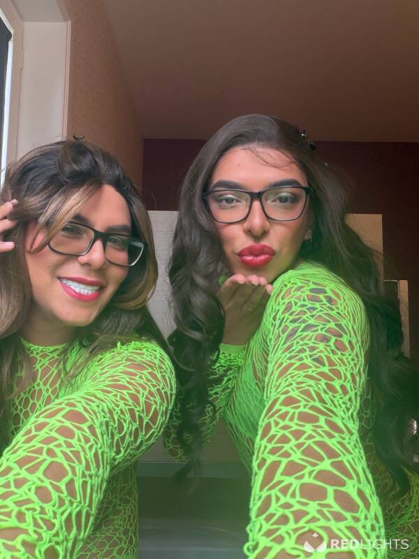 Tifany and Britany (Foto)