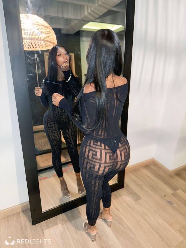 SARA DOMINANTE (Foto)