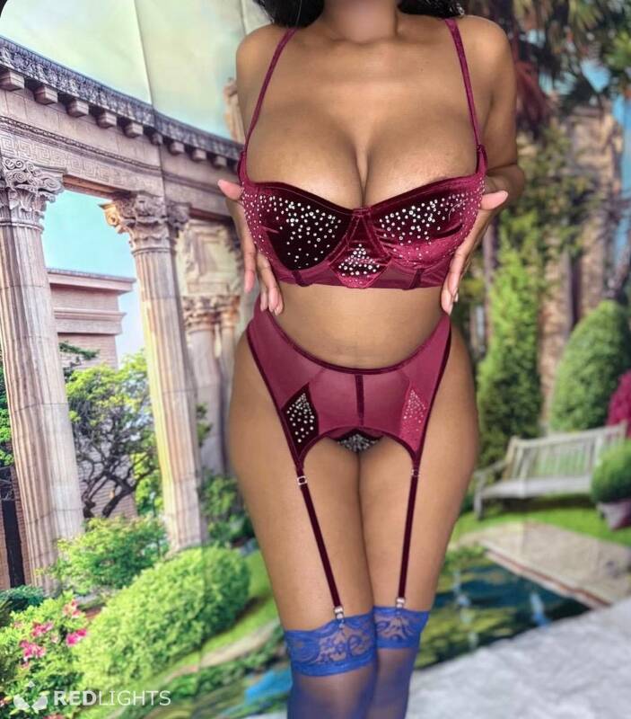 Sofia the big-breasted one (Foto)