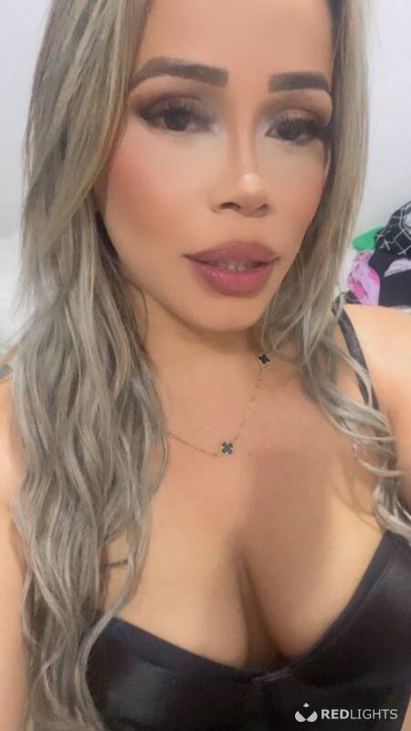 Clara Ferrari (Foto)