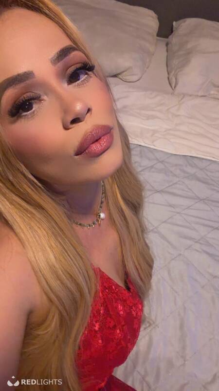 Clara Ferrari (Foto)
