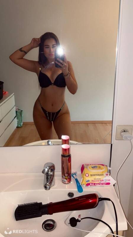 Ashley (Foto)