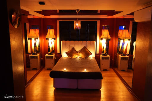 DAMES GEZOCHT (Foto)