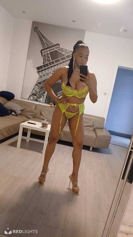 NINA BRASIL (Foto)