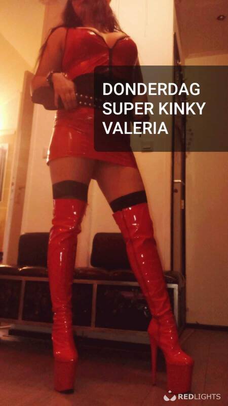 KINKY VALERIA (Foto)