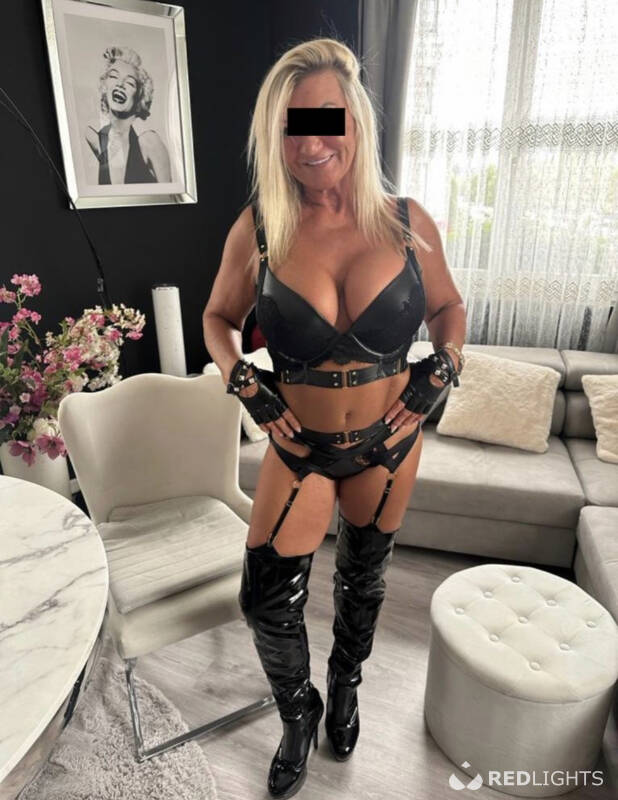 ILONA  MATURE (Foto)