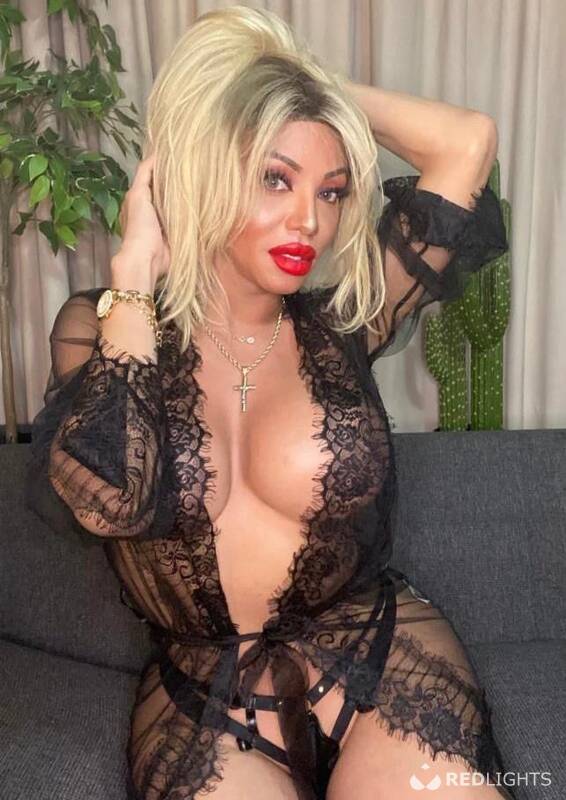 Kamyla loira XXL (Foto)