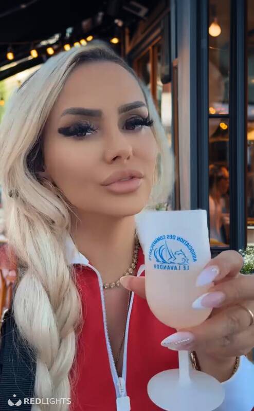 Anya (Foto)