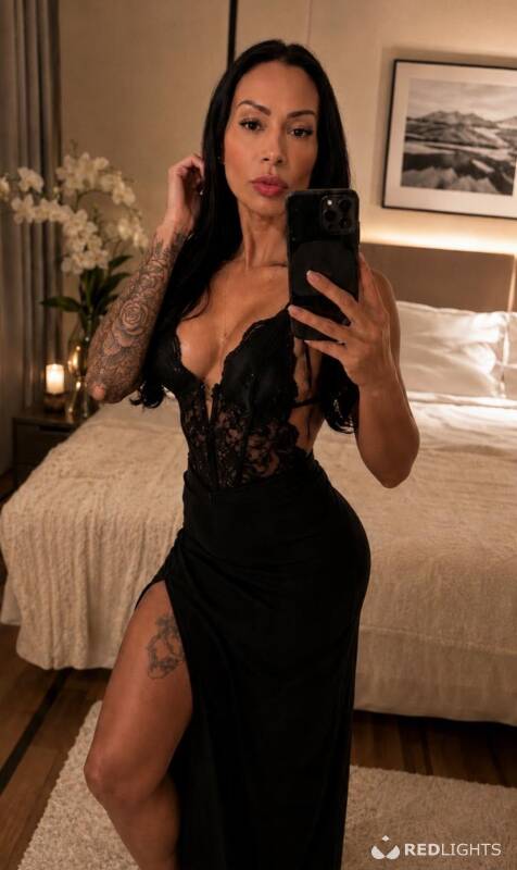Larissa brune (Foto)
