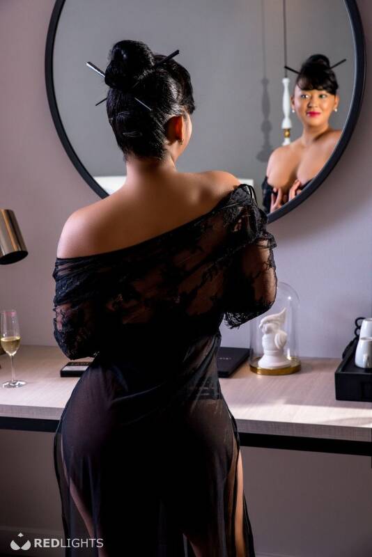 Mia yakira 29 Party virtual (Foto)