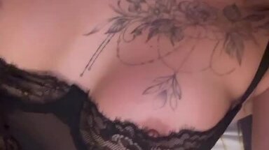 Melly Hot